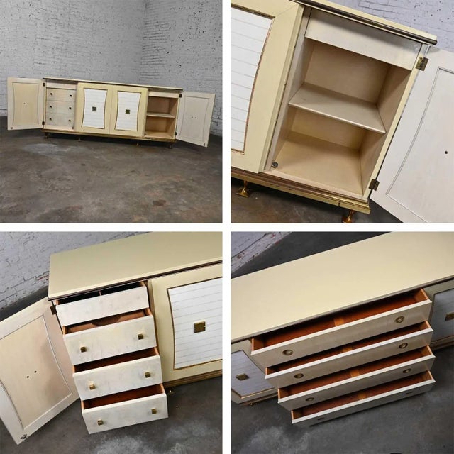 Mid-20th Century Hollywood Regency Credenza or Dresser by Renzo Rutili for Johnson Furniture For Sale - Image 6 of 13