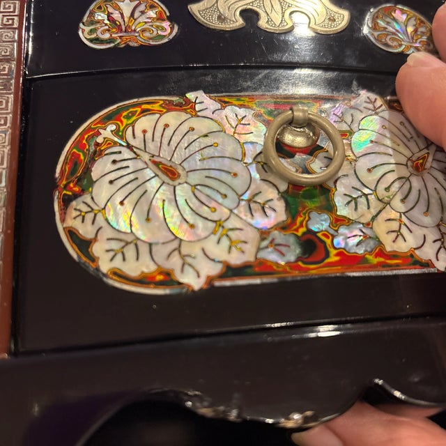 Wood Vintage Black Jewelry Box With Abalone Inlay in the Shape of Butterflies and Flowers For Sale - Image 7 of 7