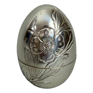 800 Silver Egg Engraved Jewelry Container For Sale