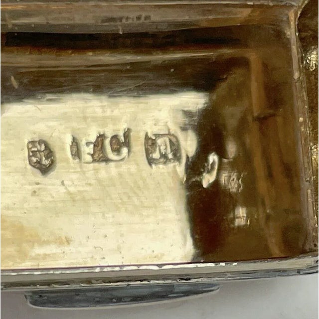 Antique William IV English Sterling Silver & Gilt Vinaigrette, Birmingham 1836-7 For Sale In San Francisco - Image 6 of 7