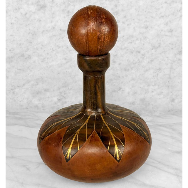 Italian Vintage Italian Leather Wrapped Cognac Liquor Decanter W/ Stopper For Sale - Image 3 of 9