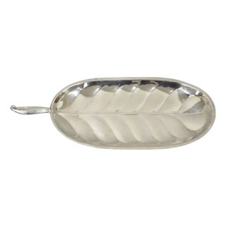 Mid 20th Century f.b. Rogers Silver Plated Oval Leaf Form Serving Bar Tray Platter With Handle For Sale