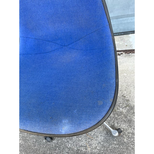 Mid 20th Century Herman Miller Rolling Swivel Chair For Sale - Image 5 of 11
