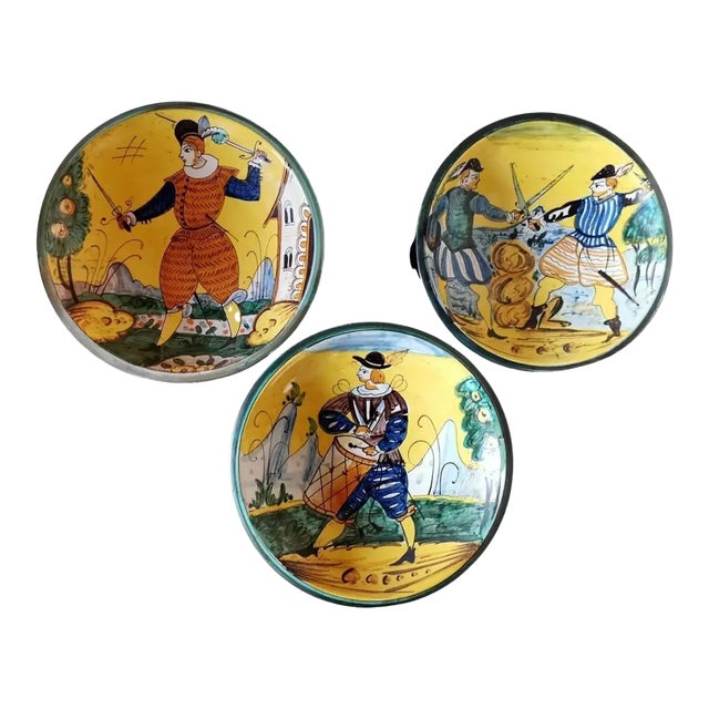 Deruta Italian Ceramic Hand Painted Wall Plates - Set of 3 For Sale