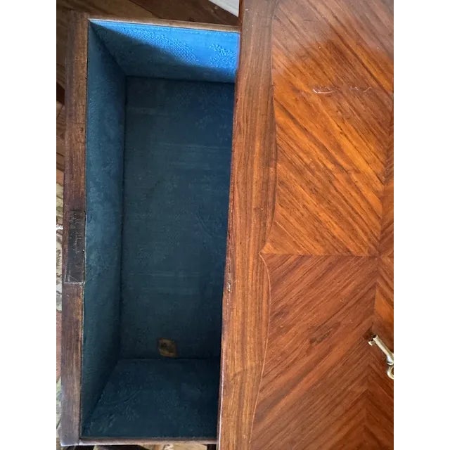 Late 19th-Century French Is Louis XV-Style Marquetry Writing Desk or Writing Table For Sale - Image 11 of 15