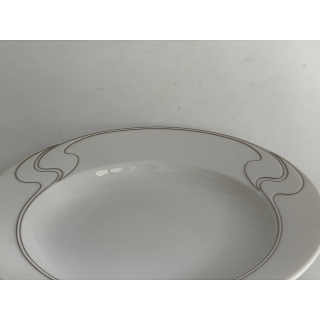 White Asimmetria Soup Plates with Gilt Rims by Björn Wiinblad for Rosenthal Studio Linie, 1980s, Set of 6 For Sale - Image 6 of 8