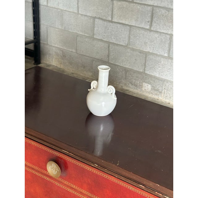 Ceramic 1940s Matte White Earthenware Vase by Eva Jancke Björk - Bobergs Fajans Sweden For Sale - Image 7 of 7