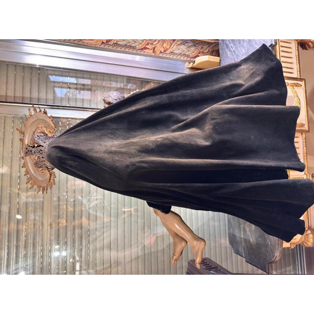 Spanish Baroque Pietà in Polychrome Wood with Silver Crown, 18th Century For Sale - Image 10 of 11