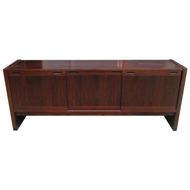 1960s Vintage Mid-Century Modern Dyrlund Rosewood Credenza For Sale - Image 9 of 9