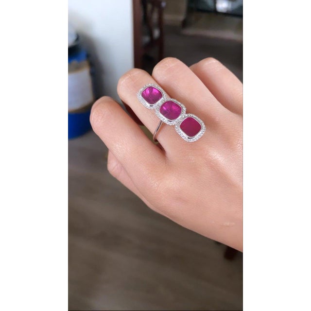 Set in 18k Gold, Mozambique Ruby & Diamonds Cocktail, Three Stone Ring, Size 6.5 For Sale - Image 9 of 10