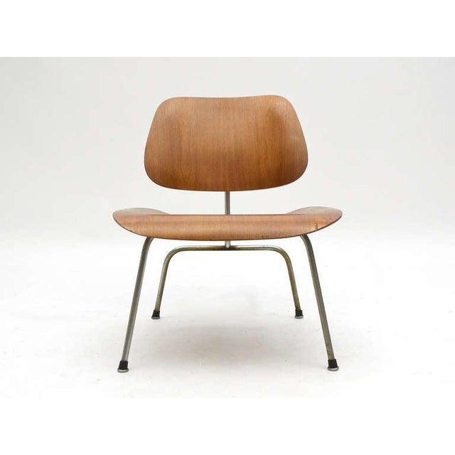 Mid-Century Modern Charles and Ray Eames Walnut LCM Lounge Chair by Herman Miller For Sale - Image 3 of 9