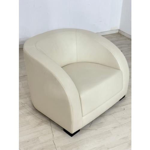 Elegant lounge chair from the Italian luxury label Armani Casa, model Rondò. This designer piece impresses with its...