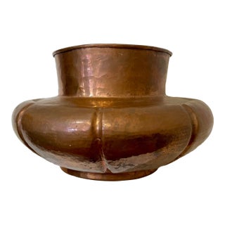 Late 20th Century Rustic Farmhouse Hammered Solid Copper Pot For Sale