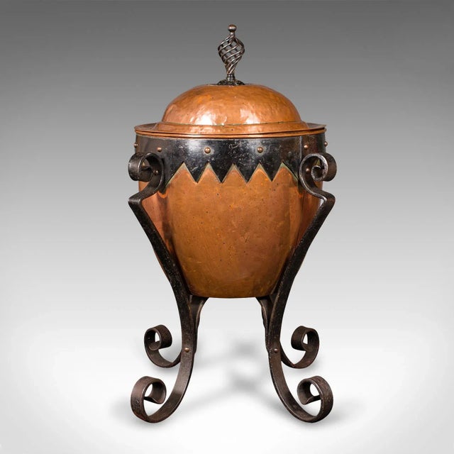 1890s Victorian Antique Arts and Crafts Fireside Bin, English, Copper, Log, Coal For Sale - Image 6 of 12