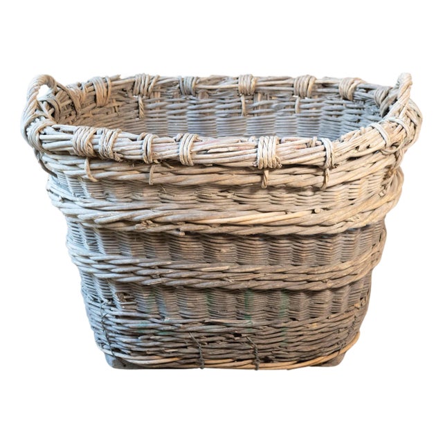 Early 20th Century French Wicker Grape Harvesting Basket For Sale