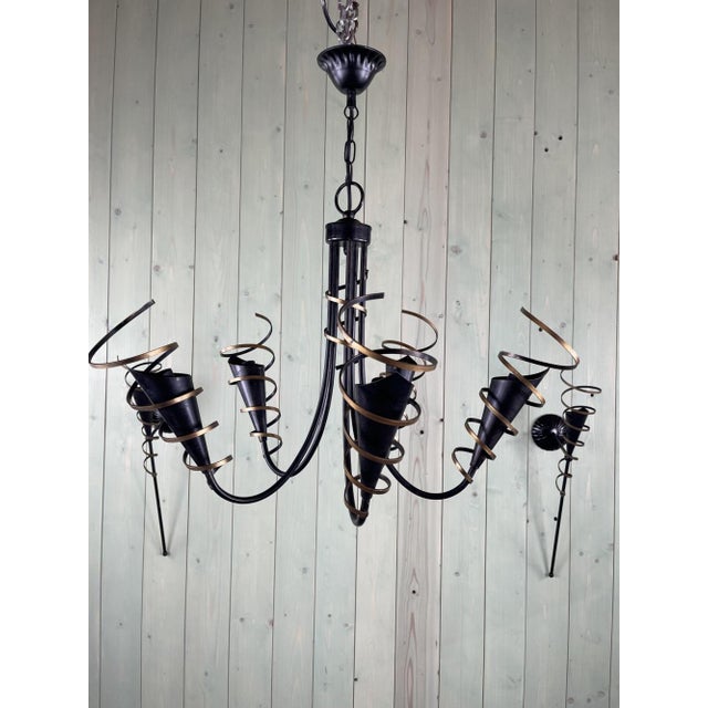 Discover our exclusive collection, which combines elegance and innovation, composed of a sublime chandelier and a pair of...