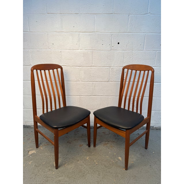 Mid-Century Modern Set of Six Mid-Century Slatted Teak Dining Chairs by Benny Linden For Sale - Image 3 of 18
