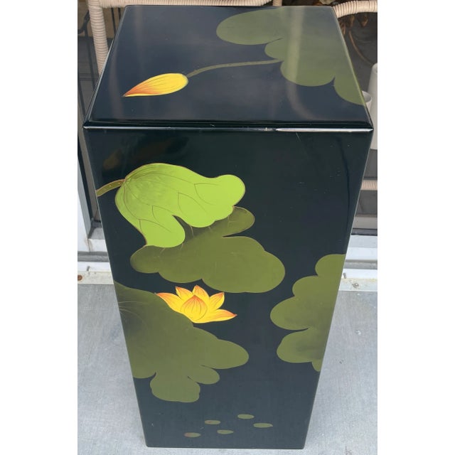 Asian Floral Lacquer Pedestal From 80's For Sale - Image 4 of 5