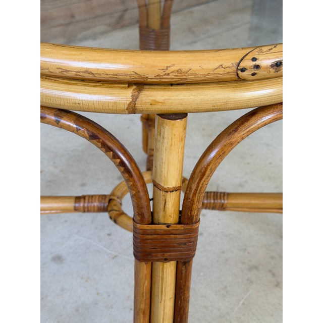 Heywood-Wakefield Vintage Round Rattan Side Table With Custom Glass Top For Sale - Image 4 of 12