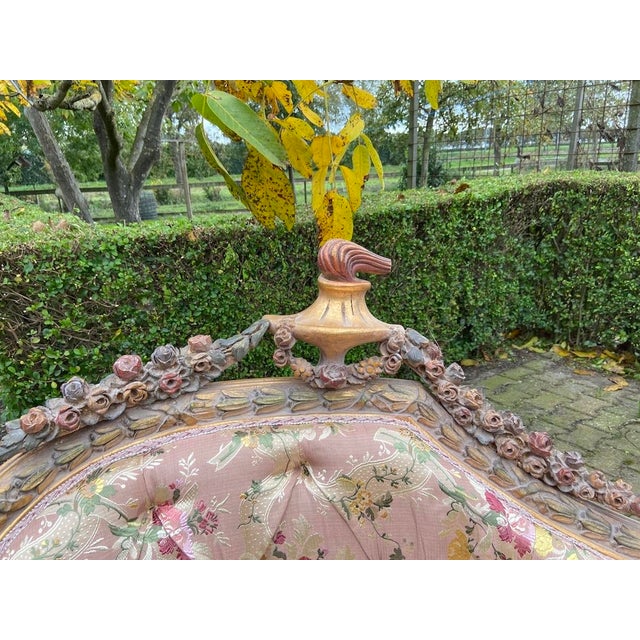 1970s French Louis XVI Pink Damask Gold Beech Settee 1 Pc For Sale - Image 11 of 16