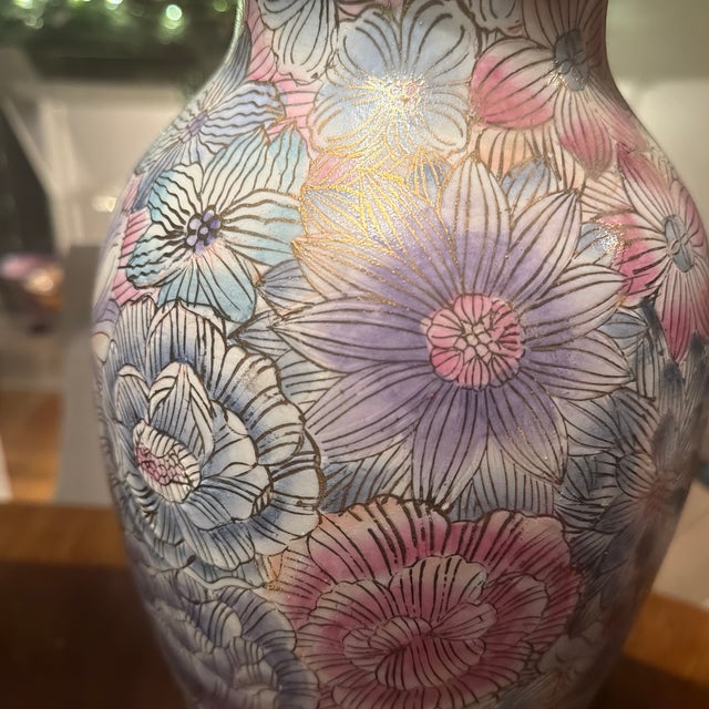 Wonderful clean damage free vintage condition and in great 3-way working order with strong color! 22 1/2 inches tall with...