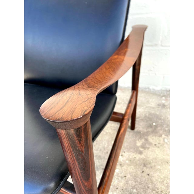 Fredrik Kayser for Vatne Lenstolfabrik, Norway, Model 711 Lounge Chair. Rosewood with smooth black leather. This is one...