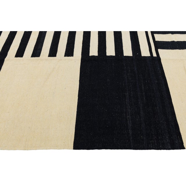 Modern Navajo Style Hand-Woven Wool Flat-Weave Area Rug in Black & Ivory For Sale In New York - Image 6 of 9