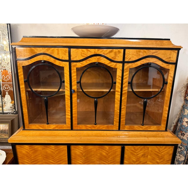 Art Deco Salon Display Cabinet in Flamed Birch Veneer, 1910 For Sale - Image 6 of 9