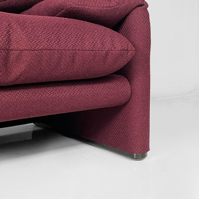 Italian Modern Burgundy Fabric Maralunga Sofa by Vico Magistretti for Cassina, 1970s For Sale - Image 12 of 14