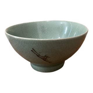 Vintage Korean Porcelain Crackle Celadon Glazed Bamboo Motif Matcha Tea Bowl (Chawan) For Sale