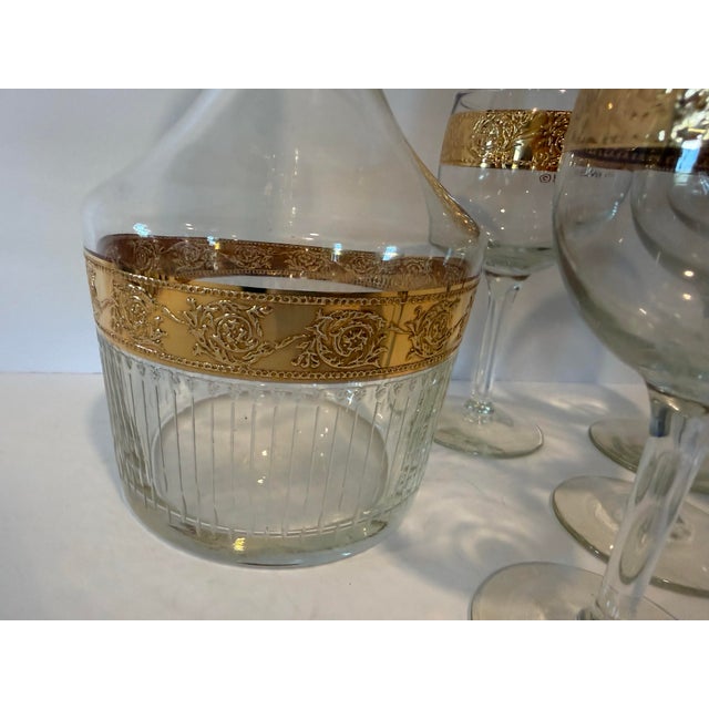 Mid-Century Modern Vintage Culver Tyrol Gold Filigree Glass Decanter & 5 Stemmed Wine Glasses Set For Sale - Image 3 of 12
