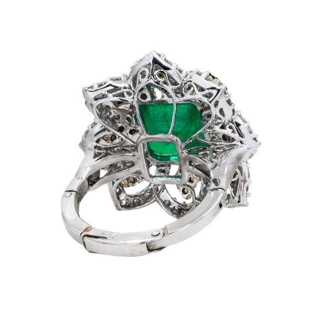 Contemporary Late 20th Century Platinum Emerald Ring, Size 5 For Sale - Image 3 of 3