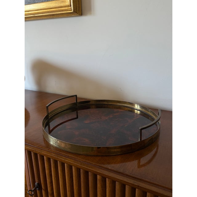 Hollywood regency round tray Italy 1970s faux tortoiseshell plastic, brass H 7 cm 45 × 45 cm Conditions: excellent...