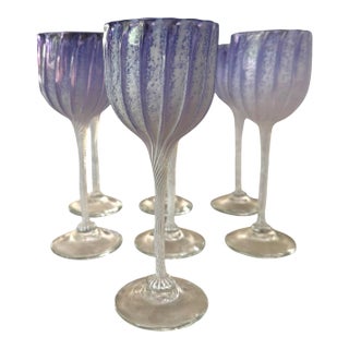 1990s Attributed Cam Langley Hand Blown Iridescent Lavender Art Glass Wine Goblets – Set of 7 For Sale