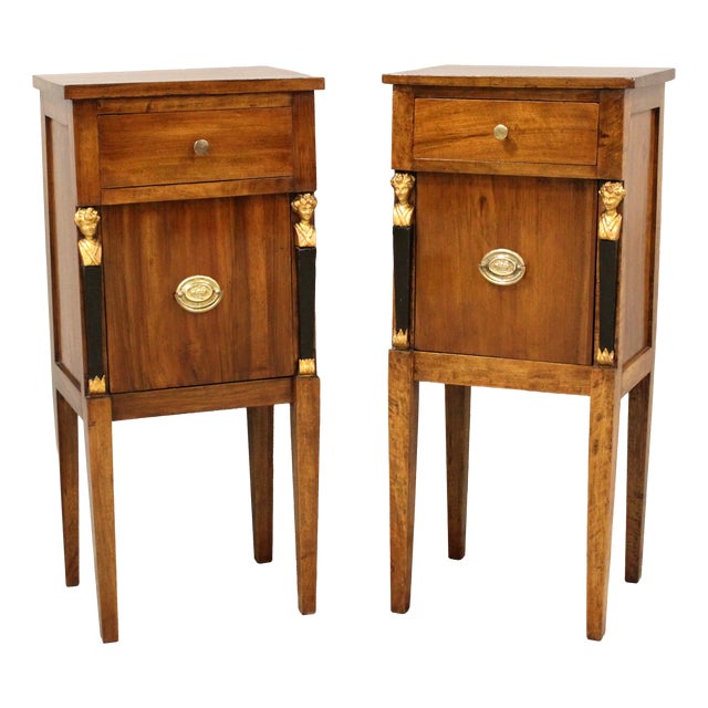 Italian Directoire Bedside Tables in Walnut, 1790s, Set of 2 For Sale