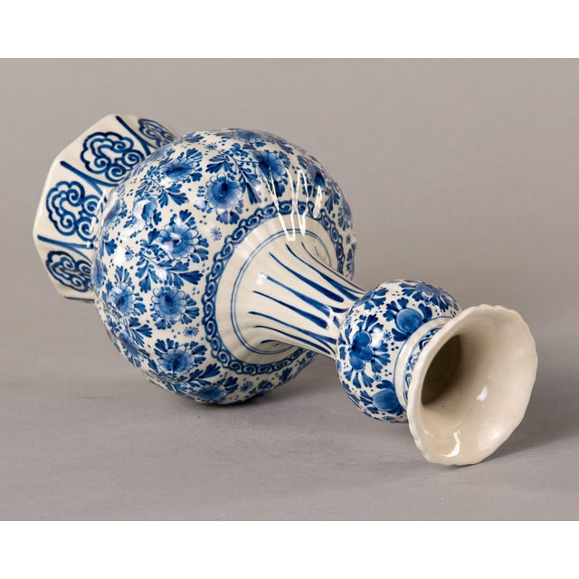 19th Century Dutch Delft Blue and White Garlic Neck Vase For Sale In Detroit - Image 6 of 11