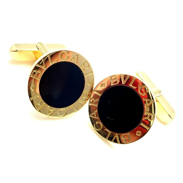 About This Piece: Metal: 18k Yellow Gold Measurements: 17mm x 18mm x 20mm Weight: 14.3 grams Stones: 2 round black onyx...