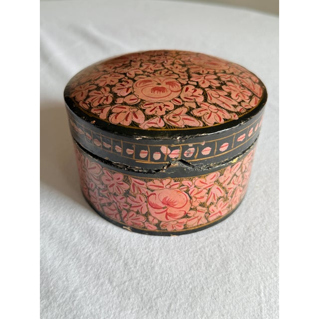 Vintage 1970s Kashmiri Papier Mâché Floral Trinket Box Black Pink and Gold For Sale - Image 9 of 11