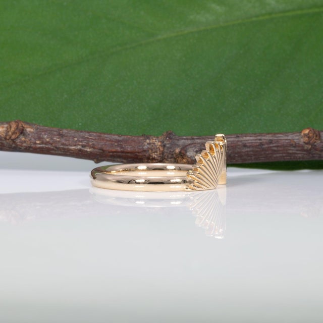 Crown Stackable Band in Solid 18k Yellow Gold – Regal Stacking Ring, Size 6.75 For Sale - Image 9 of 11