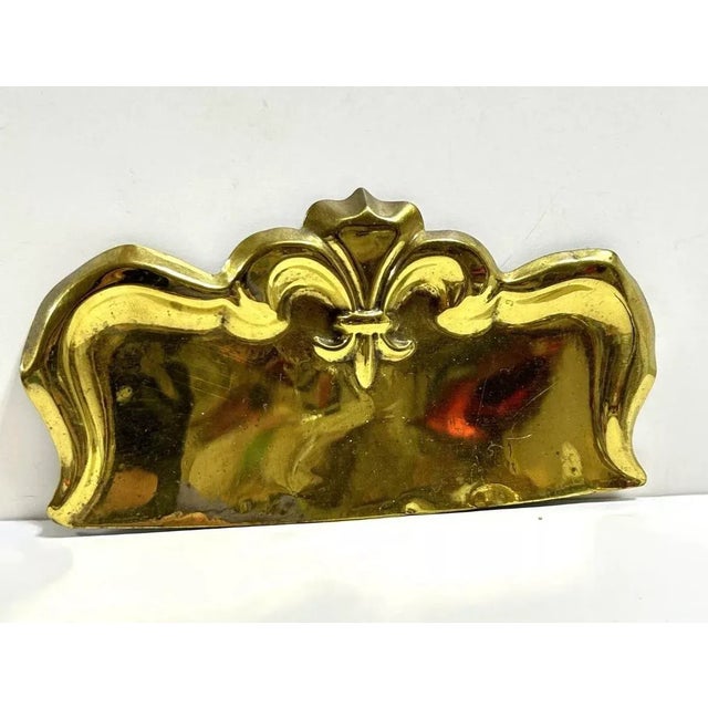 Vintage Brass Table Crumber Set – Fleur-De-Lis Decorative Crumb Catcher & Dustpan For Sale - Image 4 of 11
