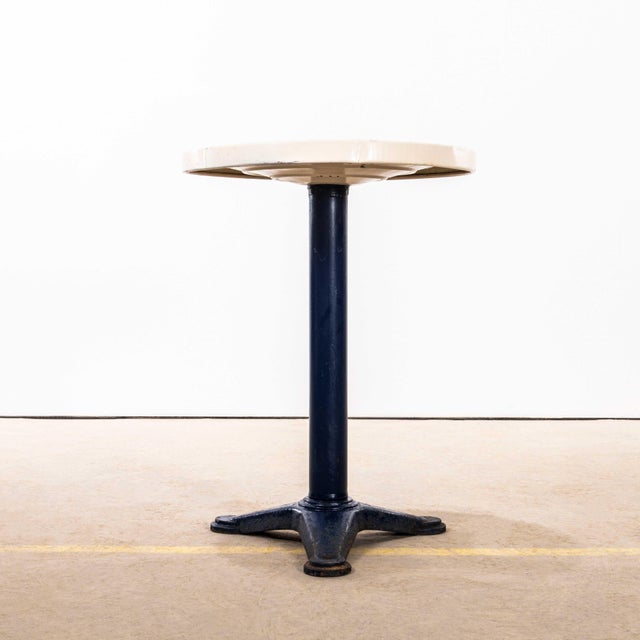 1950s White Round Side Table from Tolix, 1950s For Sale - Image 5 of 8