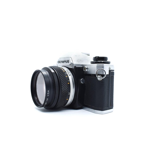 Mid-Century Modern 1970's Olympus Om-10 35mm SLR Camera With Zuiko 50mm Lens - Japan For Sale - Image 3 of 8