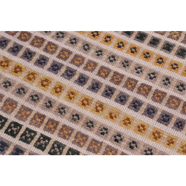Abstract Boho Chic Gray/Blue High Low Wool Rug - 7'9'' X 10'6'' For Sale - Image 3 of 8