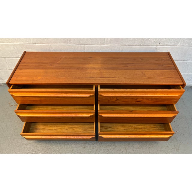 Vintage Danish Six-Drawer Teak Dresser W/ Sculpted Handles For Sale - Image 9 of 11