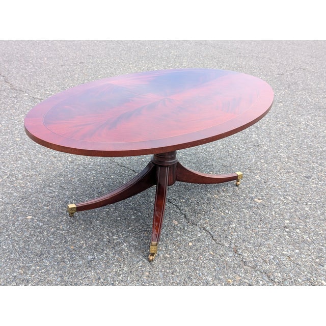 This exceptional vintage Duncan Phyfe coffee table effortlessly pairs timeless early American styling with everyday...