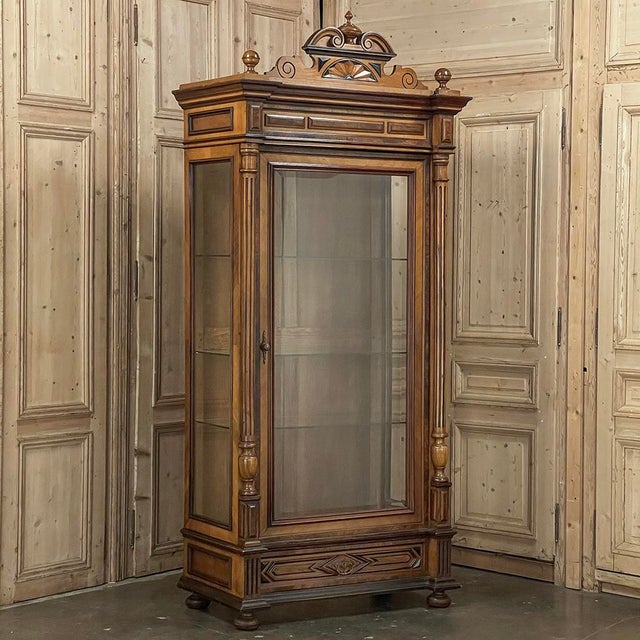 19th Century French Walnut Henri II Bookcase ~ Display Armoire For Sale - Image 4 of 18