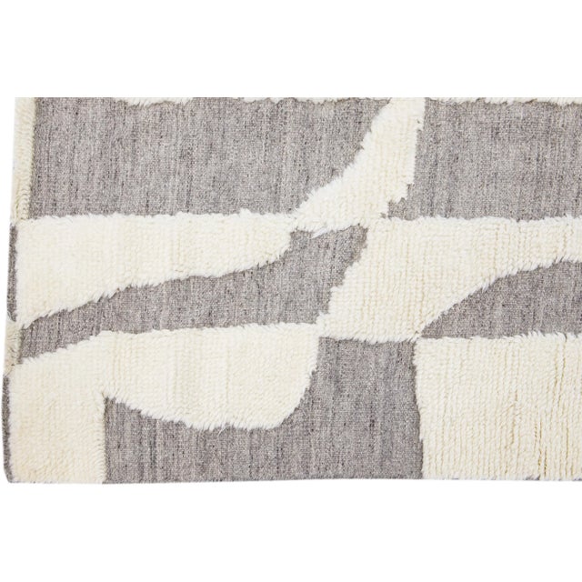 2020s Modern Abstract Moroccan Style Handmade Wool Rug in White & Gray by Apadana For Sale - Image 4 of 7
