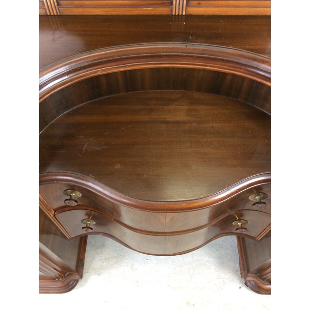 Art Deco Vanity With 8 Dovetailed Drawers and Round Mounted Mirror For Sale - Image 9 of 18