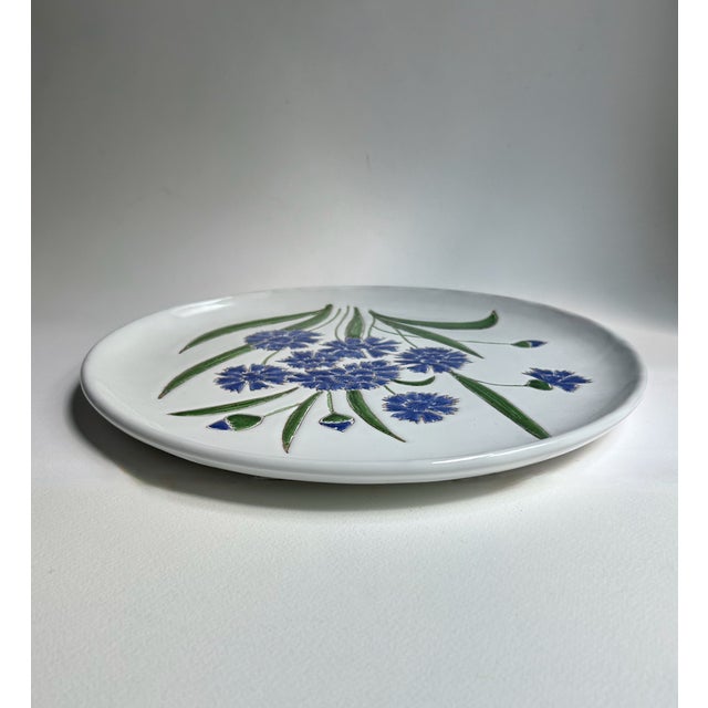 Late 20th Century Italian Glazed White Pottery Platter With Blue Cornflowers For Sale In New York - Image 6 of 18
