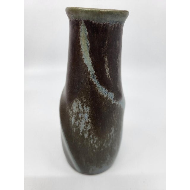 The Denbac soliflore vase in stoneware ceramic, emblematic of the Art Deco style of the 1920s, bears witness to the...